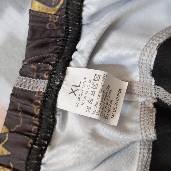 Dark Brown with Skull + Cityscape - Picture 12 of 16